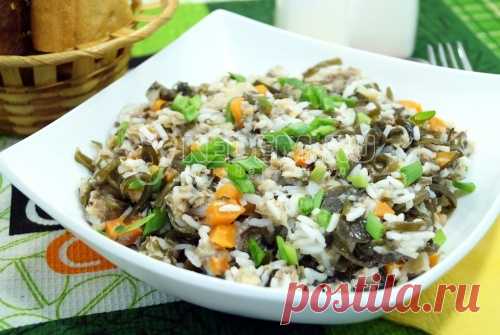 Салат с рисом и рыбными консервами Вкусный и полезный салат с рисом и рыбными консервами который очень легко приготовить. Придется по вкусу всем любителям морепродуктов.