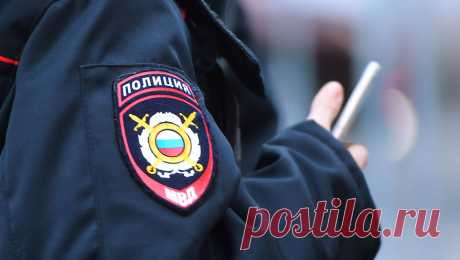 Московские полицейские поймали мужчину, пытавшегося увести мальчика с детской площадки. В Москве полицейские поймали мужчину, который пытался увести с детской площадки маленького мальчика. Об этом сообщает Life со ссылкой на Telegram-канал Shot. По информации Telegram-канала, сотрудники правоохранительных органов задержали ...