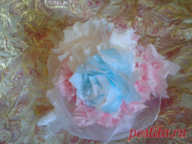 свадебный букет сделано из обыкновенных салфеток