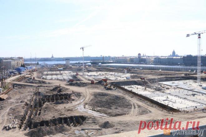 Судебный ли квартал? Репортаж: В распоряжении «Фонтанки» оказались фотоснимки строительной площадки комплекса Верховного суда на Петроградской стороне.На территории хорошо видны свайное поле и плиты под будущими сооружениями.