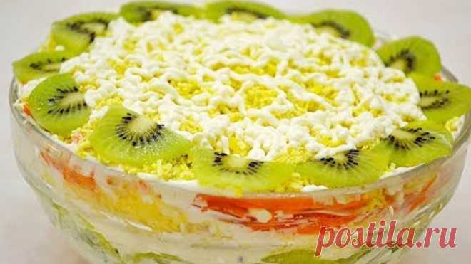Салат на Новый год с курицей, корейской морковкой и киви