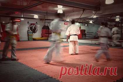 Российский подросток пришел на занятие по карате и умер. В Башкирии подросток умер во время занятий по карате. Об этом заявил отец мальчика, сообщает «360tv». Во время занятия школьник потерял сознание и скончался. О гибели ребенка отцу сообщил тренер. По словам россиянина, его сын не жаловался на здоровье, до карате он был в секции по футболу и борьбе.