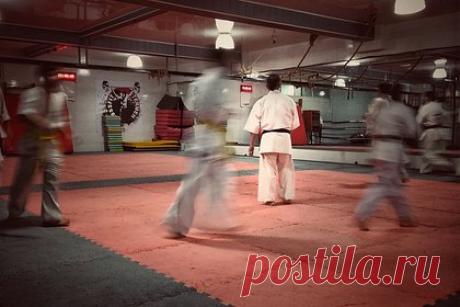 Российский подросток пришел на занятие по карате и умер. В Башкирии подросток умер во время занятий по карате. Об этом заявил отец мальчика, сообщает «360tv». Во время занятия школьник потерял сознание и скончался. О гибели ребенка отцу сообщил тренер. По словам россиянина, его сын не жаловался на здоровье, до карате он был в секции по футболу и борьбе.