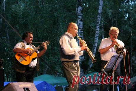 30 августа 2014 года в 18.00 часов в Клинском городском парке культуры и отдыха «Сестрорецкий» состоялся джем-сэшн «Летний джем» в рамках Некоммерческого культурно-просветительного проекта «Джаз в Клину». 
Джем-сэшн (англ.: jam session) — это творческая встреча музыкантов, во время которой они импровизируют на темы известных мелодий.