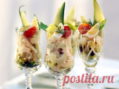 Оригинальный банановый салат — никого не оставит равнодушным 


Удиви гостей красивой подачей!









Ингредиенты:

2 банана
2 ч. л. лимонного сока
100 г ветчины
100 г твердого сыра
50 г кедровых орешков
свежие листья петрушки
черный молотый перец — по вкусу
…