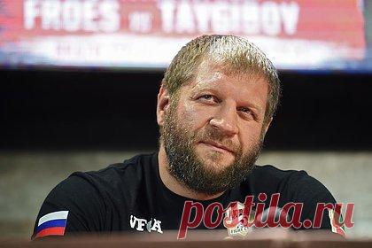 Александр Емельяненко предложил поспорить на свою трезвость. Российский боец ММА Александр Емельяненко рассказал о том, что полностью отказался от употребления алкоголя. Он также предложил журналистам поспорить на свою трезвость. «Если кто‑то из вас меня пьяного увидит в ближайший год, я вам всем скину по 500 рублей. А если нет, вы мне скинете», — заявил Емельяненко.