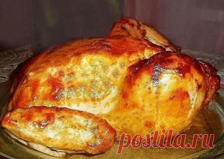 курочка в медово-горчичном маринаде
Ингредиенты:
• курица
• мёд — 1 ст. ложка
• майонез — 1 ст. ложка
• горчица — 1 ст. ложка
• кетчуп — 1 ст. ложка
• соль
• перец черный молотый
Приготовление
Курицу натрем солью с перцем.
Приготовим маринад: смешаем мёд, горчицу, майонез и кетчуп.
Натрем курицу маринадом и оставим на 10-15 минут.
В это время разогреем духовку до 150 гр. С.
Перед запеканием еще раз натрем куриную тушку маринадом, чтобы он равномерно распределился по всей поверхности, и помест