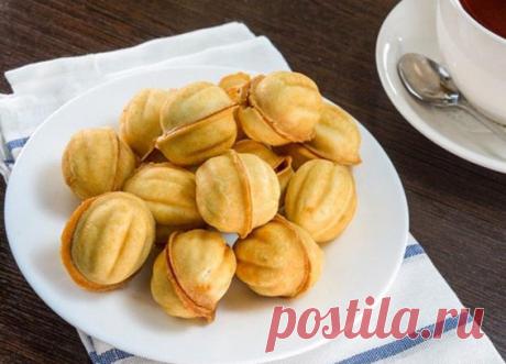 самое вкусное и популярное среди советских детей лакомство – орешки, наполненными вареным сгущенным молоком.