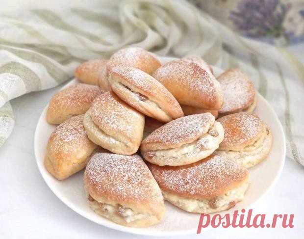 ​Сочники с творогом и изюмом