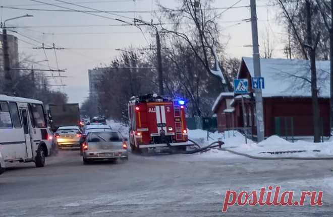Автоэксперт Васильев советует водителям в РФ при езде по гололеду резко давить на тормоз | Max-Cars RU | Пульс Mail.ru В экстренной ситуации система ABS справится с торможением лучше большинства водителей «Торможение начинать следует заранее и с перестраховкой», —...