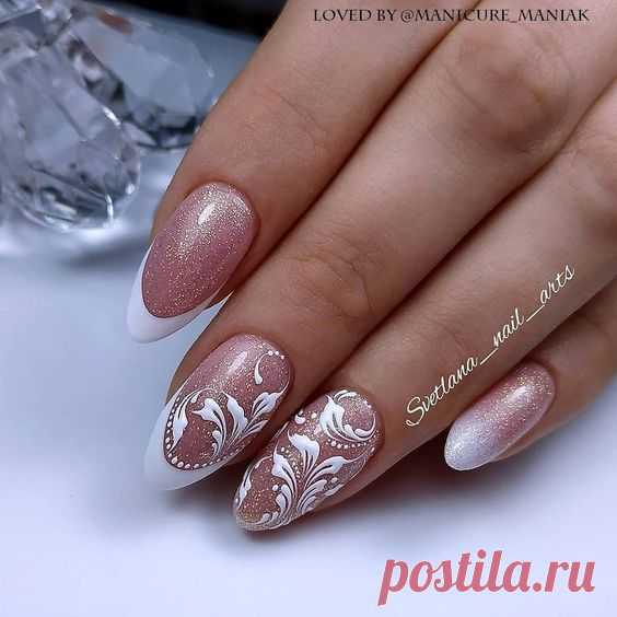 Белый френч с вензелями
