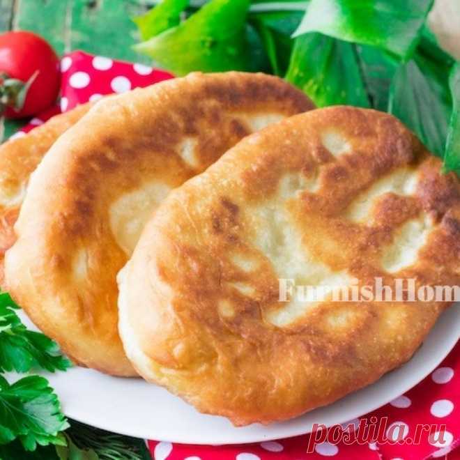 Пирожки на кефире с картофелем и плавленым сыром Рецепт пышных и мягких пирожков с картошкой, замешанных на кефире, уже давно стал моим фаворитом. Сегодня я решила поделиться этим рецептом с вами, дорогие читатели.