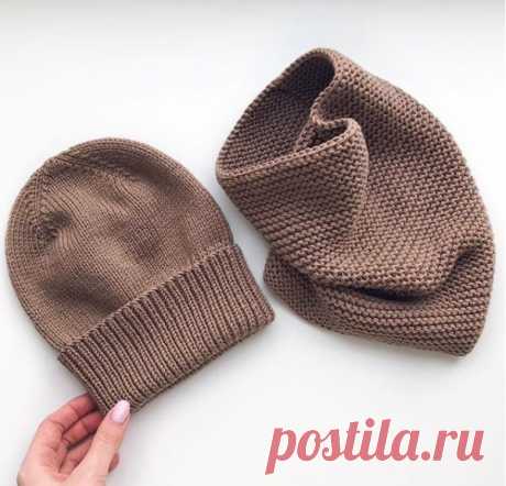 Шапочка и снуд от @knitwear_by_mari  
⠀ 
Пряжа BBB Martine цвет 8995Нужно 6 моточковВяжем в 2 нити🤗 На шапку берем спицы 4,5 мм. Плотность 10х10 см=21 петля х 30 рядов. 
⠀ 
Эта шапулина на голову объемом 55-58 см, набираем 92 петли+1 петля для того, чтобы сомкнуть вязание в круг. Количество петель на шапку должно быть кратно 4рем для красивого формирования макушки. 
Вяжем резинкой 1 лицевая х 1 изнаночная - 48 рядов, далее переходим на лицевую гладь (все ряды и петли лице...