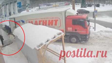 В Тюменской области работница супермаркета сломала позвоночник, принимая товары. В Тобольске сотрудница супермаркета получила тяжелую травму, принимая товар. Об этом сообщили в пресс-службе Государственной инспекции труда в Тюменской области. Инцидент произошел 6 января. Товаровед вышла к водителю-экспедитору, чтобы ...