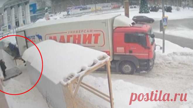В Тюменской области работница супермаркета сломала позвоночник, принимая товары. В Тобольске сотрудница супермаркета получила тяжелую травму, принимая товар. Об этом сообщили в пресс-службе Государственной инспекции труда в Тюменской области. Инцидент произошел 6 января. Товаровед вышла к водителю-экспедитору, чтобы ...