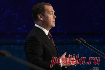 Медведев назвал Вашингтон «полным импотентом» в вопросах внутренней политики. Вашингтон, поддерживающий Киев, показал себя «полным импотентом» в вопросах внутренней политики. Такое мнение выразил зампред Совбеза России Дмитрий Медведев. «Официальный Вашингтон (...) показал себя полным импотентом в вопросах внутренней политики», — сказал политик.