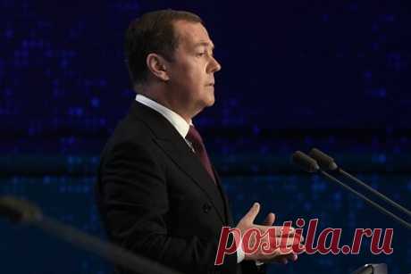 Медведев назвал Вашингтон «полным импотентом» в вопросах внутренней политики. Вашингтон, поддерживающий Киев, показал себя «полным импотентом» в вопросах внутренней политики. Такое мнение выразил зампред Совбеза России Дмитрий Медведев. «Официальный Вашингтон (...) показал себя полным импотентом в вопросах внутренней политики», — сказал политик.