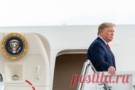 В США раскритиковали Трампа за нежелание помогать Украине. Конгрессмен-демократ Пат Райан раскритиковал экс-президента Соединенных Штатов Дональда Трампа и представителей Республиканской партии за нежелание спонсировать Киев. По мнению политика, подобное поведение только «радует» Москву, передает MSNBC. Ранее Трамп назвал «чудовищным» законопроект о выделении помощи Киеву.