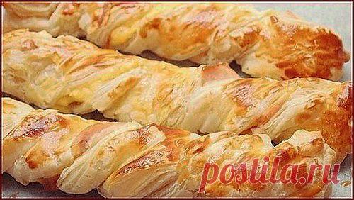 Слоёные косички с сыром и курицей .