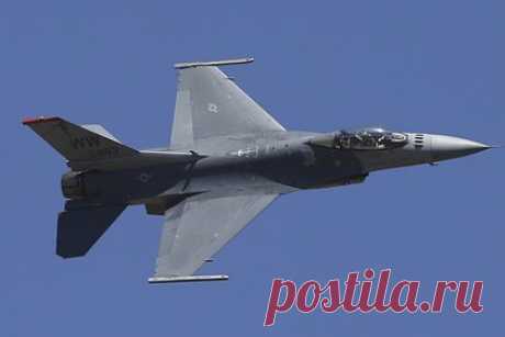 В Госдуме оценили обещание Зеленского не использовать F-16 для атак по России. Обещание президента Украины Владимира Зеленского не использовать американские истребители F-16 для атак по территории России — это дымовая завеса. Так оценил обещание украинского лидера первый заместитель председателя комитета Госдумы по международным делам Дмитрий Новиков в разговоре с «Лентой.ру».