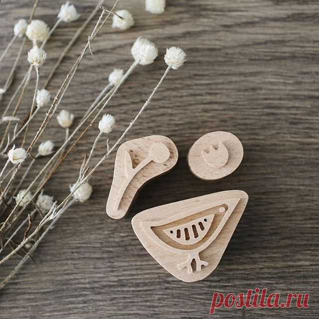 Wooden Hand  Art Stamps - Carve your own stamp from a drawing or print out to create a beautiful envelope address or return label.

Правда  милі? Маленькі речі часом приносять більше радості, ніж дорогі подарунки. Даруйте їх вашим дітям або творчим друзям і отримуйте натомість щирі посмішки.

А на сайті з'явились новенькі штампи.  Наш золотий майстер пішов у відпустку, тому  тільки після 25го ми беремо замовлення на штампи, тож заходьте на сайт, купуйте те, що є в наявност...