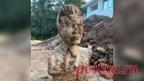 В орловском городском парке выкопали бюст наркома Ежова. В городском парке Орла выкопали хорошо сохранившийся бюст советского народного комиссара Николая Ежова. Об этом сообщает портал &quot;Орелtimes&quot;. По данным портала, бюст наркома советского генсека Иосифа Сталина обнаружили во время ...