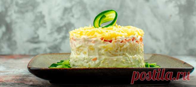 Слоеный салат с рыбой, морковью и сыром: рецепт | Ферма «Долюбово»