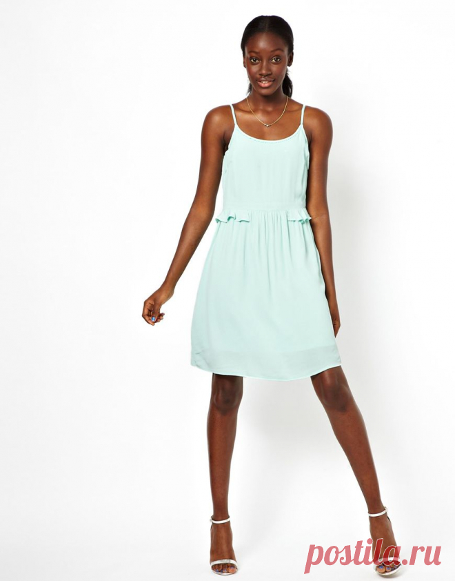 Casual dress   £18.00
Body: 100% Viscose
Lining: 100% Polyester
Model wears: UK 8/ EU 36/ US 4
Model's height:  174 cm/5'8.5”