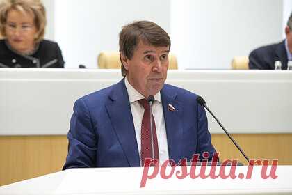 В Совфеде объяснили невозможность военного удара других стран по России. Сенатор Совфеда Сергей Цеков заявил, что вероятность ударов по российским городам со стороны Запада отсутствует, со стороны Украины — крайне невелика. Он добавил, что, тем не менее, существует определенная угроза диверсий на территории России и призвал внимательно наблюдать за ситуацией.