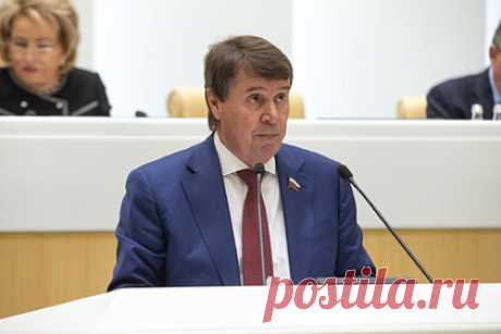 В Совфеде объяснили невозможность военного удара других стран по России. Сенатор Совфеда Сергей Цеков заявил, что вероятность ударов по российским городам со стороны Запада отсутствует, со стороны Украины — крайне невелика. Он добавил, что, тем не менее, существует определенная угроза диверсий на территории России и призвал внимательно наблюдать за ситуацией.