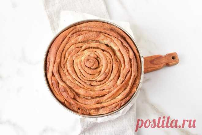 По осени готовлю яблочный пирог с корицей: гораздо вкуснее, чем шарлотка