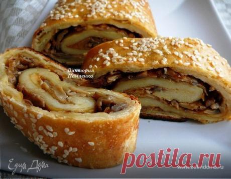 Картофельный рулет с шампиньонами.