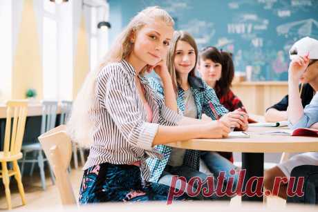 Ребёнок заканчивает девятый класс, а будущее всё ещё туманно? Узнайте о преимуществах и недостатках каждого из дальнейших путей получения образования и сделайте правильный выбор!