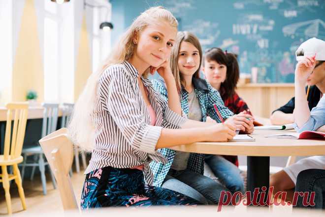 Ребёнок заканчивает девятый класс, а будущее всё ещё туманно? Узнайте о преимуществах и недостатках каждого из дальнейших путей получения образования и сделайте правильный выбор!