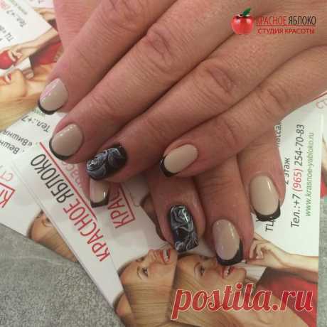 Потрясающий вариант😍 французского🗼 маникюра - черный френч👔 дополнен шикарным рисунком🌹 на безымянном пальце. Настоящее💃 произведение искусства от мастера💅 Натальи м.Выхино