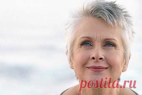 Всё нужно пережить на этом свете, Всё нужно испытать и оценить… Несчастье, боль, измену, горе, сплетни — Всё нужно через сердце пропустить. И лишь тогда, вставая на рассвете, Вы сможете смеяться и любить…