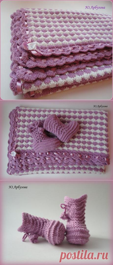 Плед и пинетки для новорожденной.