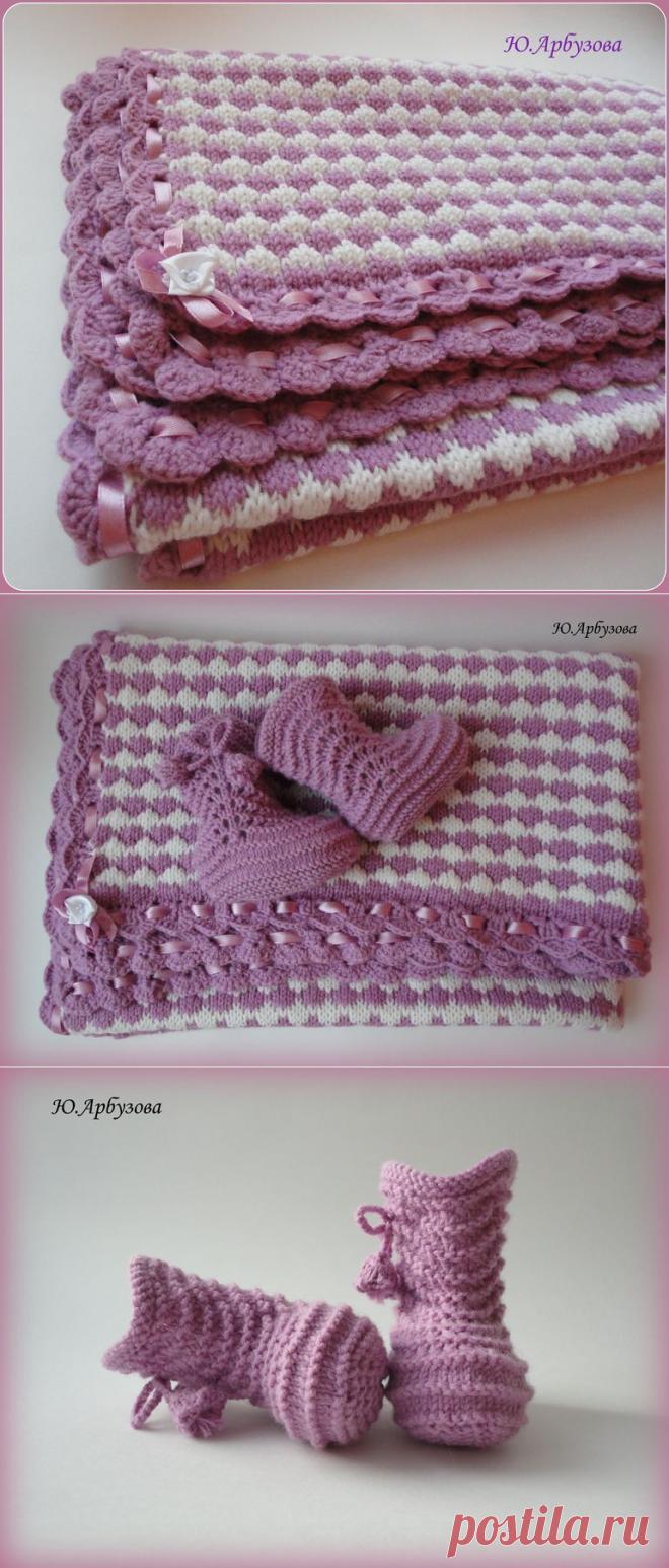 Плед и пинетки для новорожденной.