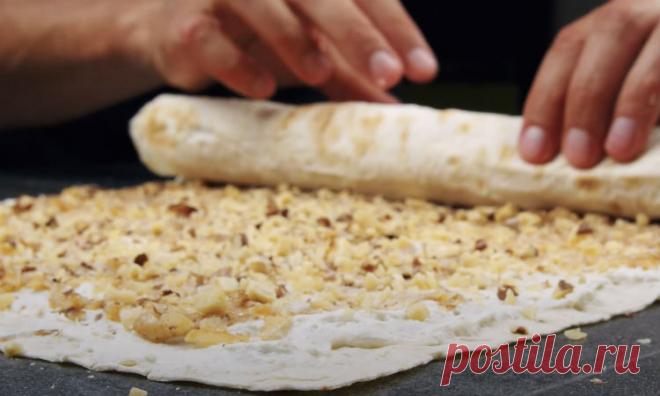 Превратили лаваш в десерт вкуснее торта: режем яблоки и сворачиваем рулетом