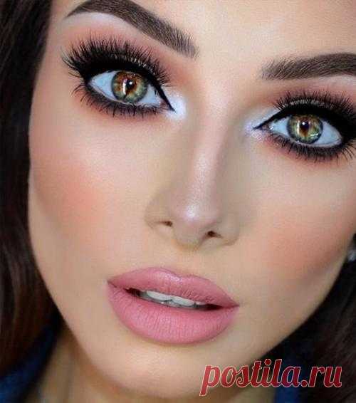 Как освежить лицо за 15 минут.   ? 1. Устрани сухость кожи. Чтобы избавиться от стянутости и шелушений, сделай питательную маску из банана. Рецепт: разомни один средний банан, добавь 1 ч. л. питательного крема, 1 ч. л. оливкового мас...