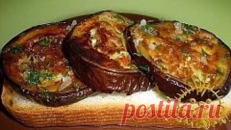 10 блюд из БАКЛАЖАН. Приготовьте обязательно хоть один! Они ВСЕ ВКУСНЫЕ по СВОЕМУ!
Приготовьте, это ОЧЕНЬ Вкусно!!!
1. Греческая мусака
_____________________________________________________ 
Приготовить мусаку можно с любой начинкой: мясной или овощной. 
Но неизменным составляющим этого блюда остается баклажан.
Ингредиенты: 
баклажаны – 500 г, фарш – 500 г, помидоры – 500 г, репчатый лук – 2 шт., твердый сыр – 200 г, молоко – 250 мл, сливочное масло – 30 г, мука – 20 г, растительное масло, соль