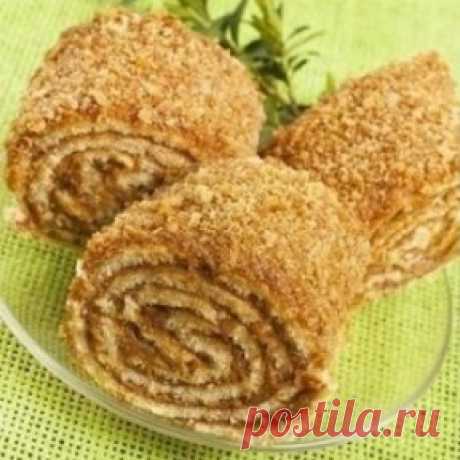 Ореховый рулет к чаю. Рецепт, который стоит записать! Пальчики оближешь!
.
Ингредиенты:
Для теста:
2 стакана муки
4 ст. ложки густой сметаны
50-100 грамм сливочного масла или маргарина
0, 5 стакана сахара
1 яйцо
¼ ч. л. соли
¼ ч. л. соды
.
Для начинки:
1 стакан грецких орехов
0,5 стакана сахара
2 ст. л. меда
1/8 ч. л. корицы
.
Приготовление:
Соединить все ингредиенты для теста и замесить сладкое тесто.Раскатать 
тесто в пласт, оставляя 1 край слегка толще другого.Тонкий край пласта 
смазать м