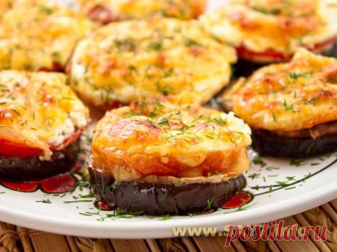 Баклажаны, запеченные с помидорами и грибами