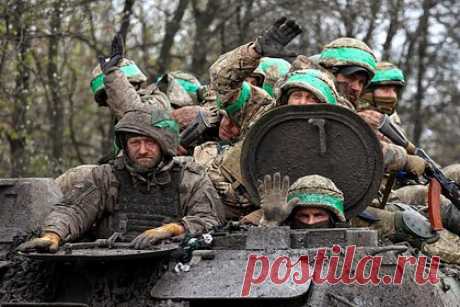 В США заявили о бессмысленности украинского контрнаступления. Украина знает, что не сможет победить в конфликте с Россией, сообщил экс-советник главы Пентагона, полковник в отставке Дуглас Макгрегор в беседе с журналисткой Карой Маккинни. Макгрегор отметил, что о преимуществе российских войск знают как русские, так и сами украинцы, и призвал ВСУ отступить.