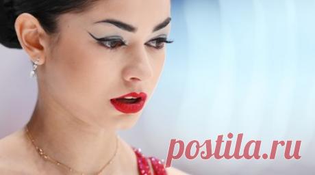 Заложники условностей: судьи выдали Петросян неприкосновенность, Гуменник лишил её себя сам. Аделия Петросян с колоссальным отрывом выиграла турнир одиночниц на этапе Гран-при России в Москве, хотя допустила недокрут и падение с четверного тулупа в произвольной программе, а самое главное — не выглядела привычно яркой на фоне Алины Горбачёвой. А вот другого олимпийца — Петра Гуменника — судьи особо оберегать не стали, хотя кому-то и его итоговая бронза после падения с тройного флипа и двух…