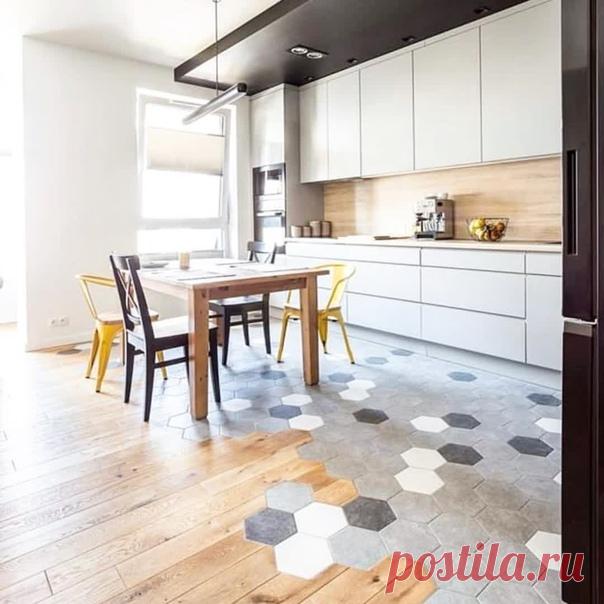 Плитка «пчелиные соты» в обустройстве пола — одно из украшений интерьера.