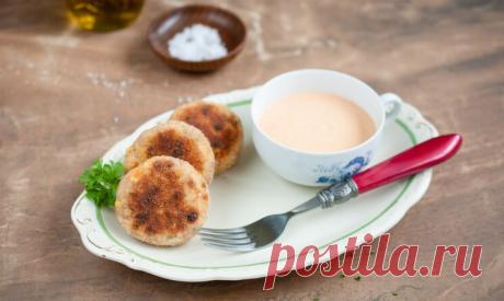 Котлеты из рыбных консервов, риса и кукурузы.  
Простой рецепт вкуснейших котлет из рыбной консервы, вареного риса, консервированной кукурузы с добавлением петрушки, горчицы и цедры лимона.