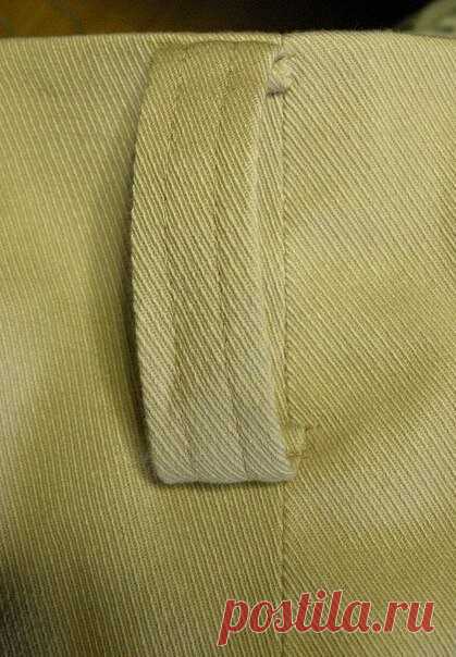 Пришиваем шлевки Пришиваем шлевкиШлёвка — продолговатая (реже — круглая) петля из металла, кожи, пластмассы и т. п., через которую продевается ремень и к которой может крепиться (подвешиваться) что-либо. Другое распространённое название шлёвки — тренчик.