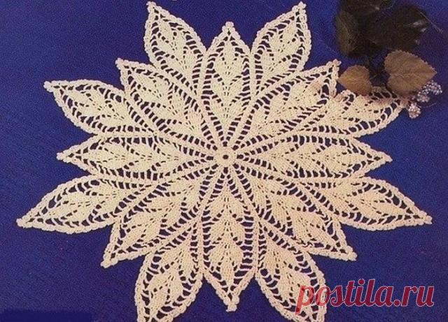 Вяжем интересную салфетку крючком
