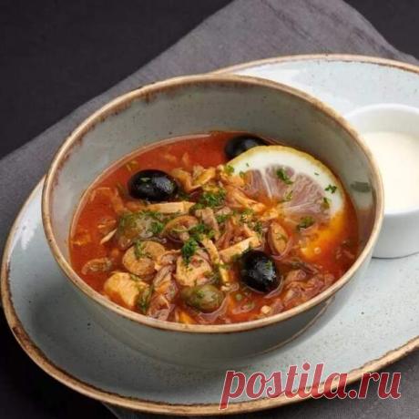 Лучший рецепт солянки! Первое блюдо из трех видов мяса - Будет вкусно - 10 сентября - 43066346824 - Медиаплатформа МирТесен Секрет удачной, наваристой, пикантной, ароматной солянки заключается в выборе нескольких видов мяса! Вы можете использовать абсолютно разные виды мяса/колбас — начиная от говядины или свинины и заканчивая сосисками, сардельками или какими-либо копченостями! Именно по этому рецепту получается самая - 10 сентября - 43066346824 - Медиаплатформа МирТесен